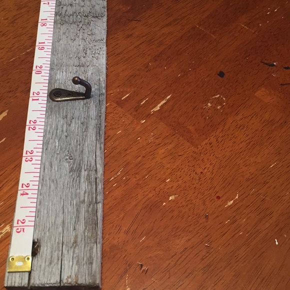 Hand Crafted-Wall mounted hook rail - Picture 8 of 8